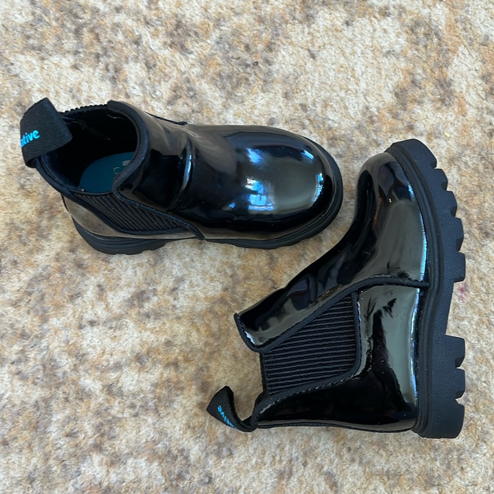 Toddler black patent boots.